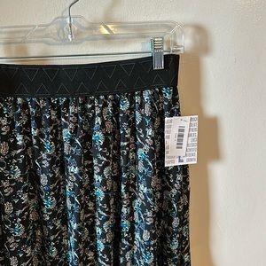 NWT Large LulaRoe (Rare) Lucy skirt